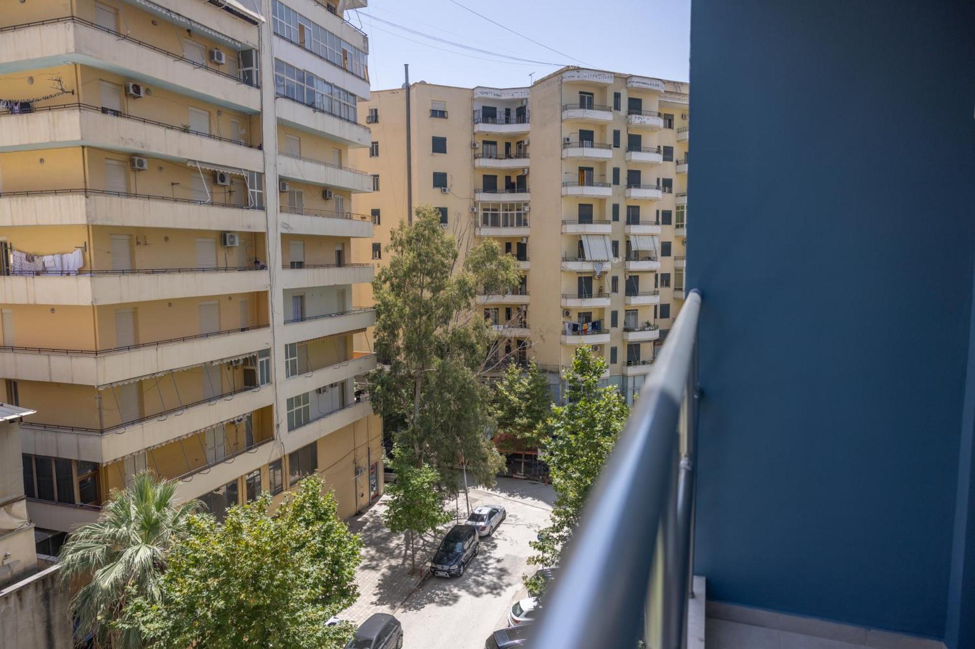 H * Vlorë